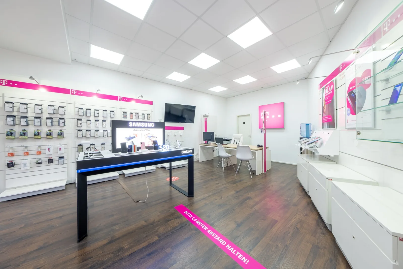 Vorführbereich mit MagentaTV im Telekom Shop Gilching